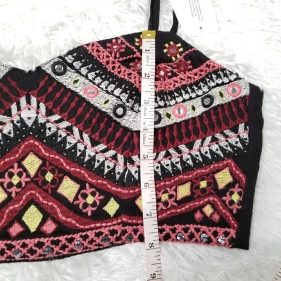 NWT GUESS Liberty Embroidered Crop Top - Picture 5 of 8